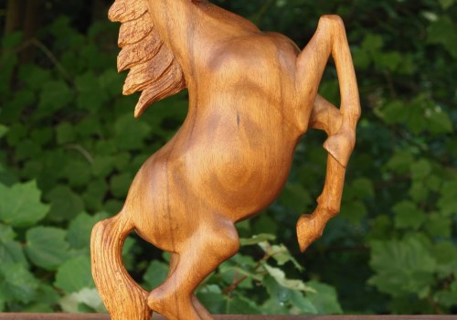 How to Choose the Perfect Hand-Carved Wooden Horse Sculpture for Your Collection